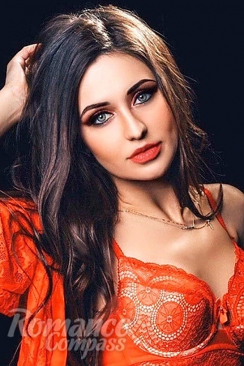 Ukrainian mail order bride Irina from Minsk with light brown hair and green eye color - image 1