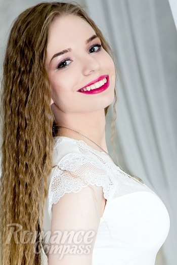 Ukrainian mail order bride Victoria from Vinnitsa with light brown hair and green eye color - image 1