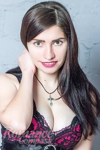 Ukrainian mail order bride Alina from Kiev with brunette hair and green eye color - image 1