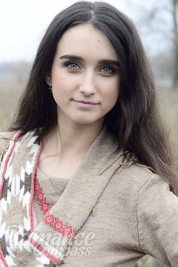 Ukrainian mail order bride Yanina from Novie Sangari with black hair and green eye color - image 1