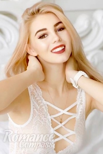 Ukrainian mail order bride Alena from Kherson with blonde hair and brown eye color - image 1