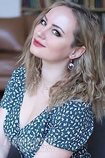 Ukrainian mail order bride Katya from Samara with brunette hair and brown eye color - image 1
