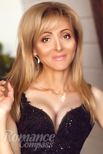 Ukrainian mail order bride Elena from Kiev with blonde hair and hazel eye color - image 1