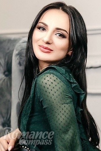 Ukrainian mail order bride Maryana from Ivano-Frankovsk with black hair and brown eye color - image 1