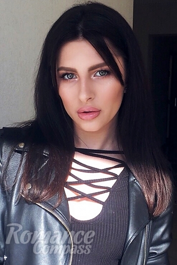Ukrainian mail order bride Viktoriya from Mariupol with brunette hair and green eye color - image 1