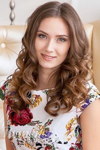 Ukrainian mail order bride Galina from Volokolamsk with light brown hair and green eye color - image 1