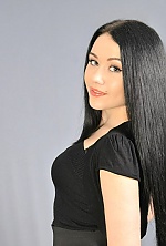 Ukrainian mail order bride Yuliya from Krivoy Rog with black hair and green eye color - image 2