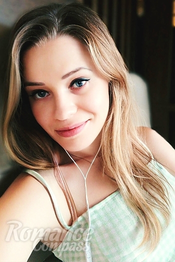 Ukrainian mail order bride Yulia from Kyiv with light brown hair and blue eye color - image 1