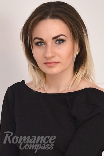 Ukrainian mail order bride Anna from Shargorod with blonde hair and green eye color - image 1