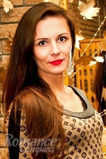 Ukrainian mail order bride Viktoria from Krasnyj Luch with brunette hair and brown eye color - image 1