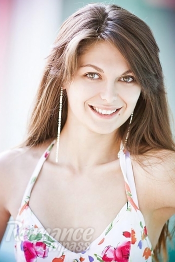 Ukrainian mail order bride Helena from Sumy with brunette hair and brown eye color - image 1