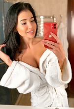 Ukrainian mail order bride Daria from Kiev with black hair and brown eye color - image 2