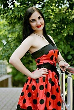 Ukrainian mail order bride Yulia from Kiev with black hair and brown eye color - image 2