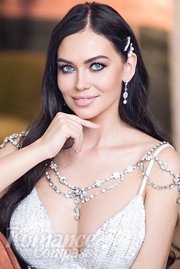Ukrainian mail order bride Daria from Sverdlovsk with brunette hair and blue eye color - image 1