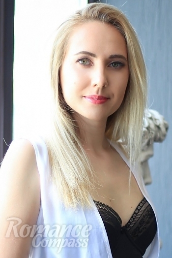 Ukrainian mail order bride Mary from Odessa with blonde hair and green eye color - image 1