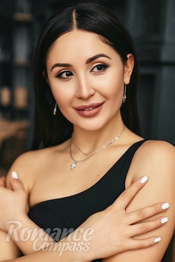 Ukrainian mail order bride Ekaterina from Kiev with brunette hair and brown eye color - image 1