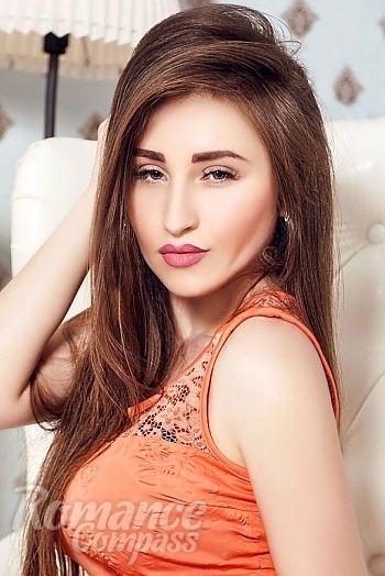 Ukrainian mail order bride Alesia from Kharkov with light brown hair and blue eye color - image 1