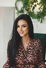 Ukrainian mail order bride Roxolana from Lvov with black hair and hazel eye color - image 5