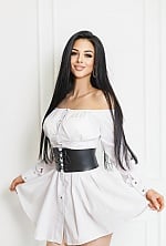 Ukrainian mail order bride Roxolana from Lvov with black hair and hazel eye color - image 2