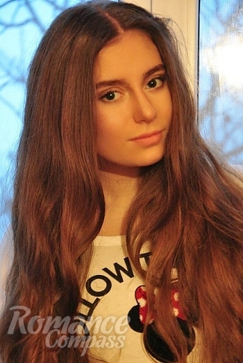 Ukrainian mail order bride Kariel from Moscow with light brown hair and black eye color - image 1