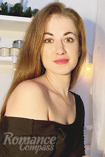 Ukrainian mail order bride Galina from Kherson with light brown hair and brown eye color - image 1