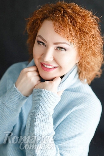 Ukrainian mail order bride Anna from Nikolaev with red hair and green eye color - image 1