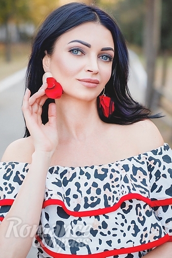 Ukrainian mail order bride Olga from Torquay with black hair and blue eye color - image 1