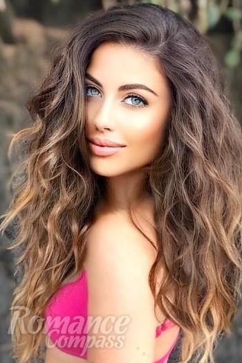 Ukrainian mail order bride Alina from Moscow with light brown hair and green eye color - image 1
