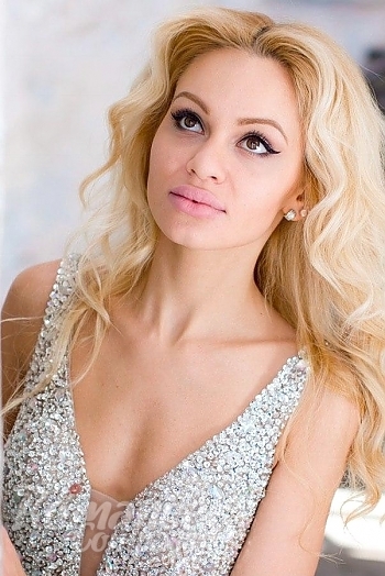Ukrainian mail order bride Daria from Moscow with blonde hair and brown eye color - image 1