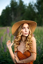 Ukrainian mail order bride Olesya from Montlucon with light brown hair and brown eye color - image 5