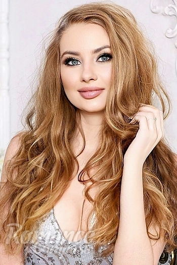 Ukrainian mail order bride Natalia from Kiev with light brown hair and hazel eye color - image 1
