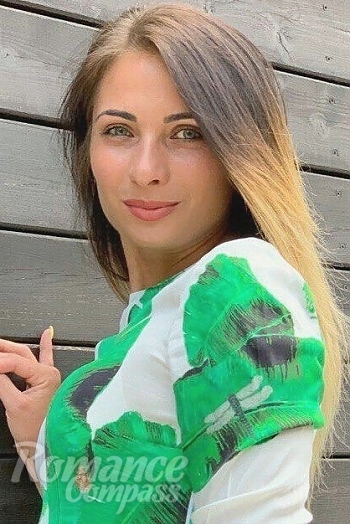 Ukrainian mail order bride Anastasia from Kyiv with light brown hair and green eye color - image 1