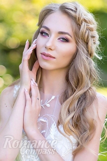 Ukrainian mail order bride Elena from Kherson with light brown hair and grey eye color - image 1