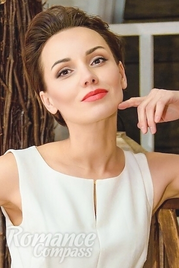Ukrainian mail order bride Oksana from Cherkasy with brunette hair and brown eye color - image 1
