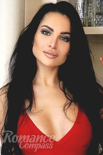 Ukrainian mail order bride Maria from Vinnitsa with brunette hair and green eye color - image 1
