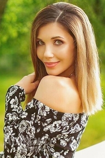 Ukrainian mail order bride Elena from Kiev with blonde hair and green eye color - image 1