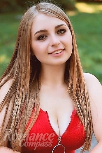 Ukrainian mail order bride Julia from Poltava with blonde hair and grey eye color - image 1