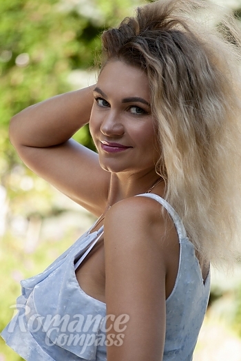 Ukrainian mail order bride Inna from Poltava with blonde hair and grey eye color - image 1