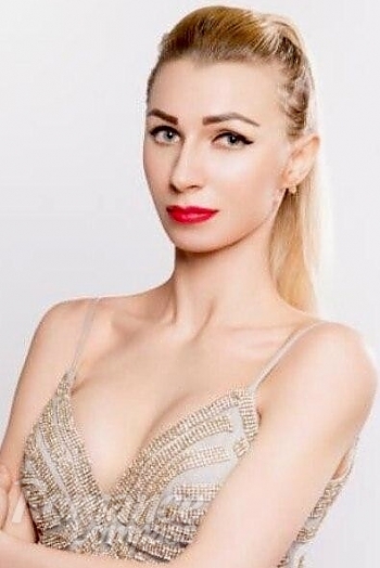 Ukrainian mail order bride Evgenia from Kyiv with blonde hair and green eye color - image 1