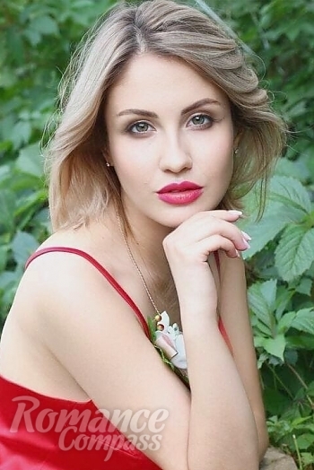 Ukrainian mail order bride Kristina from Lugansk with light brown hair and green eye color - image 1