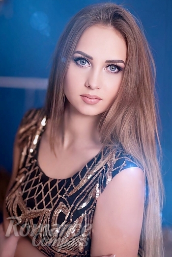 Ukrainian mail order bride Nataliya from Luhansk with light brown hair and blue eye color - image 1