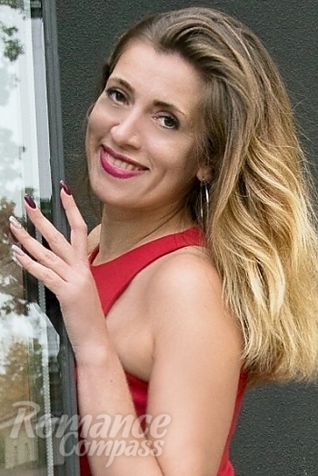Ukrainian mail order bride Oksana from Kharkiv with blonde hair and hazel eye color - image 1