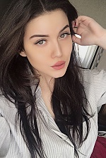 Ukrainian mail order bride Daria from Kiev with brunette hair and green eye color - image 3