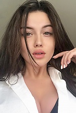 Ukrainian mail order bride Daria from Kiev with brunette hair and green eye color - image 2