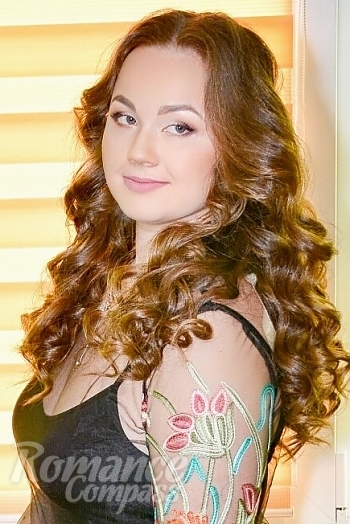 Ukrainian mail order bride Katerina from Kharkiv with light brown hair and green eye color - image 1