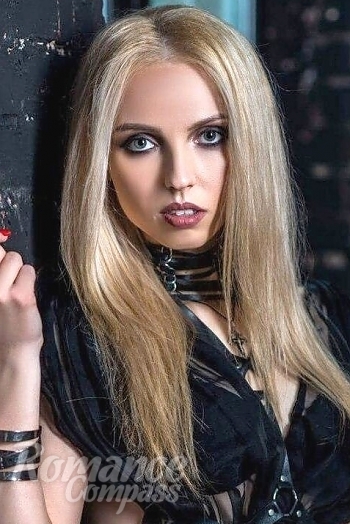 Ukrainian mail order bride Yulia from Pervomaysk with blonde hair and green eye color - image 1