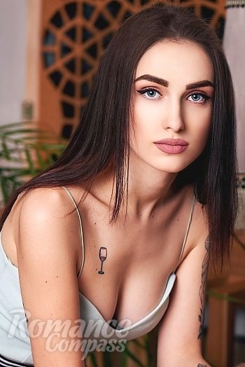 Ukrainian mail order bride Yana from Kyiv with brunette hair and grey eye color - image 1