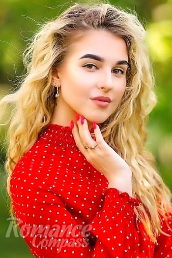 Ukrainian mail order bride Valeria from Penza with blonde hair and brown eye color - image 1