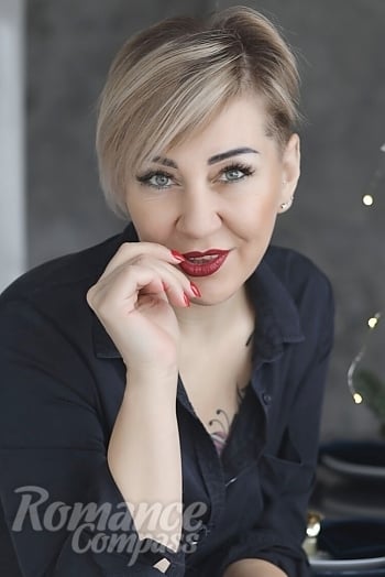 Ukrainian mail order bride Nataliya from Nikolaev with blonde hair and green eye color - image 1