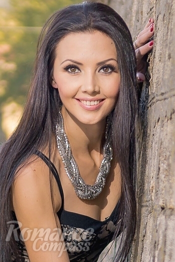 Ukrainian mail order bride Tatiana from Krivoy Rog with brunette hair and brown eye color - image 1